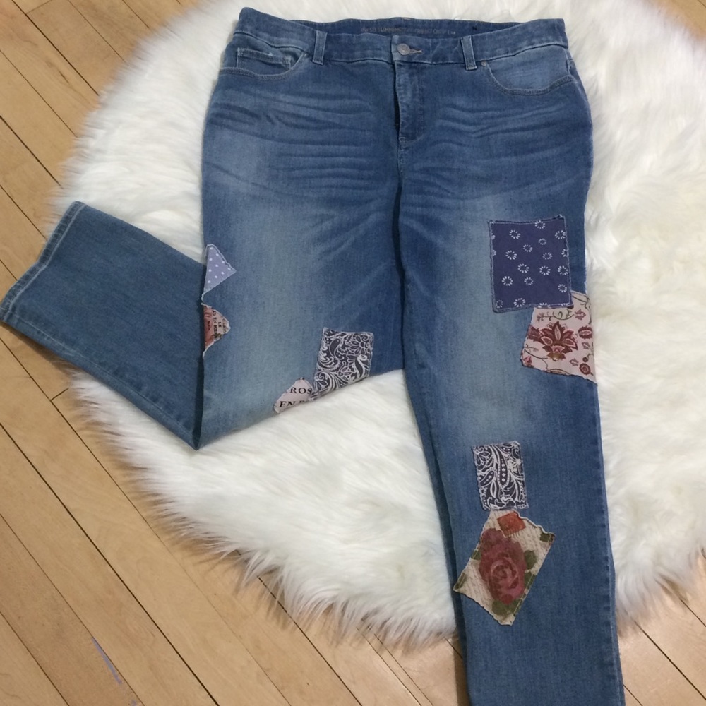 💝🐣2/$20 Chico’s So Slimming Girlfriend Crop 👖